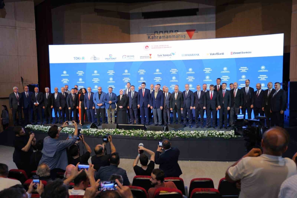 Bakan Kurum: "Madem devlet yoktu da saatte 23 konutu kim yaptı?"