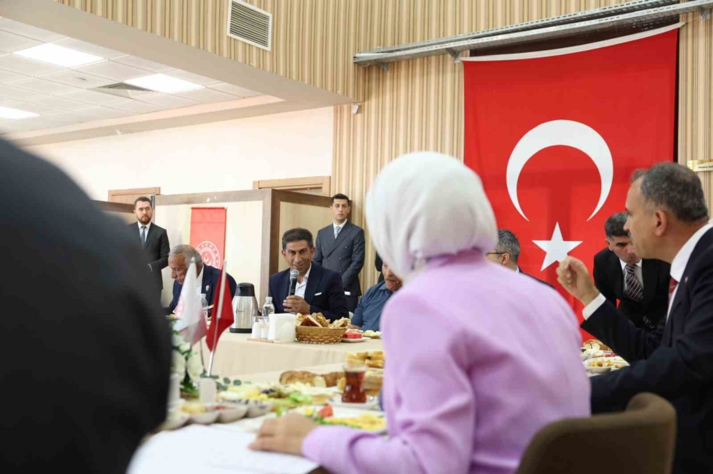 Bakan Göktaş, Ağrı’da şehit yakınları ve gazilerle buluştu: "Terörsüz Türkiye tarihi bir adımdır"