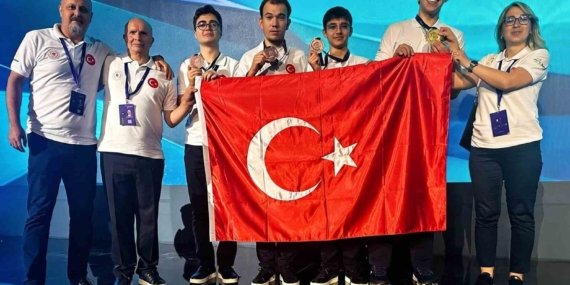 Bakan Bayraktar: "Uluslararası Nükleer Bilim Olimpiyatı’na ilk kez katılan Türkiye, 1 altın ve 3 bronz madalya ile uluslararası arenaya güçlü bir giriş yaptı"