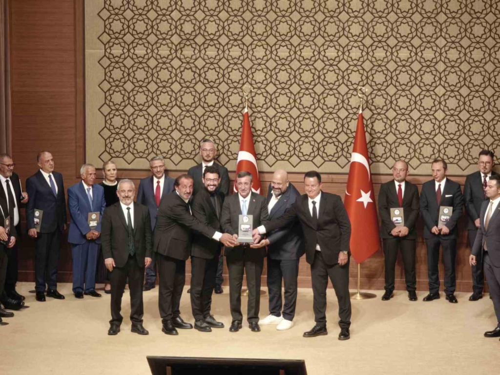 Cumhurbaşkanı Yardımcısı Yılmaz: "İsimlerimiz farklı olabilir ama hepimizin soyadı Türkiye Cumhuriyeti’dir"