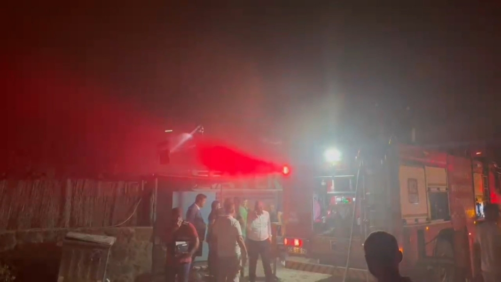 Mutfakta başlayıp bungalova sıçrayan yangın söndürüldü