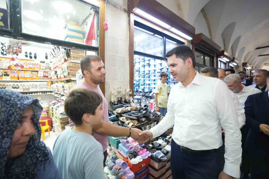 Bakan Kurum, Kahramanmaraş’ta Kapalıçarşı’yı ziyaret etti
