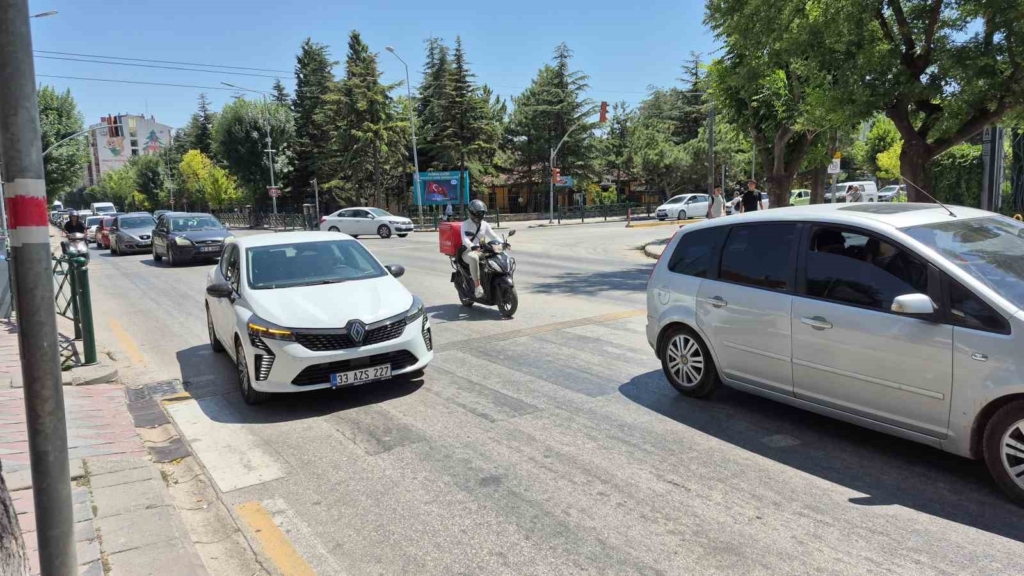 Direksiyon eğitmenleri, sürücü adaylarına verilen 16 saatlik eğitimi yetersiz buluyor