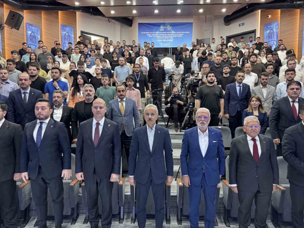 Bakan Uraloğlu, Kayseri’de gençlerle buluştu