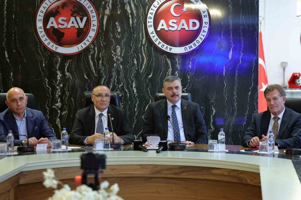 Bakan Çiftçi: "Yurt içinde ve yurt dışında neredelerse mücadelemiz devam edecek"