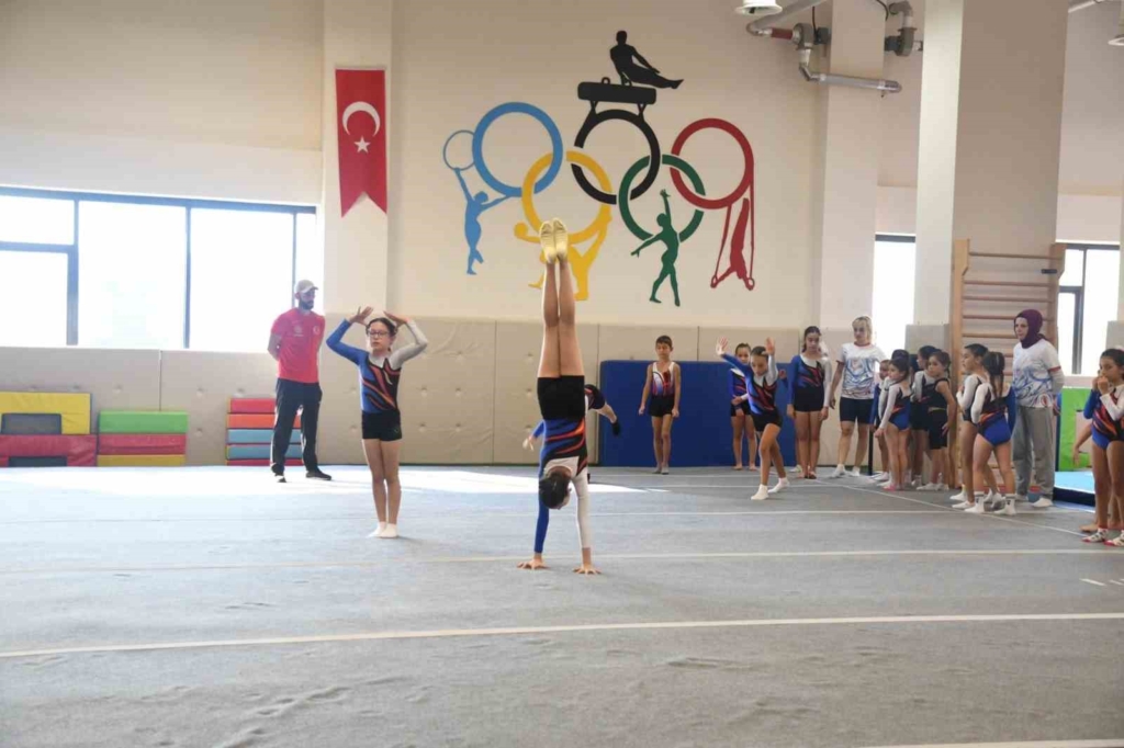 Eskişehir’de minik cimnastikçiler geleceğe hazırlanıyor