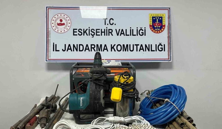 Eskişehir’de kaçak kazı yapan 5 şüpheli suçüstü yakalandı