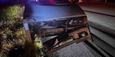 Bariyerlere çarpan otomobilin sürücüsü yaralandı