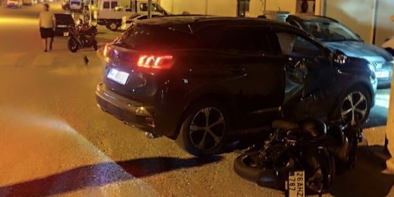 Sivrihisar’da otomobil ile motosiklet çarpıştı, 2 kişi yaralandı