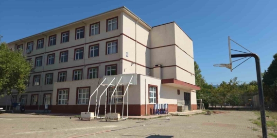 Orhangazi’deki meslek lisesinin yıkımına başlandı