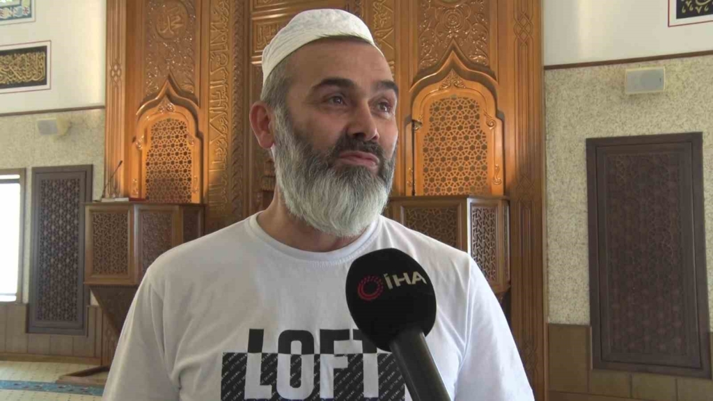 Bursa’daki ’Sunrooflu Cami’ mimarisiyle dikkat çekiyor
