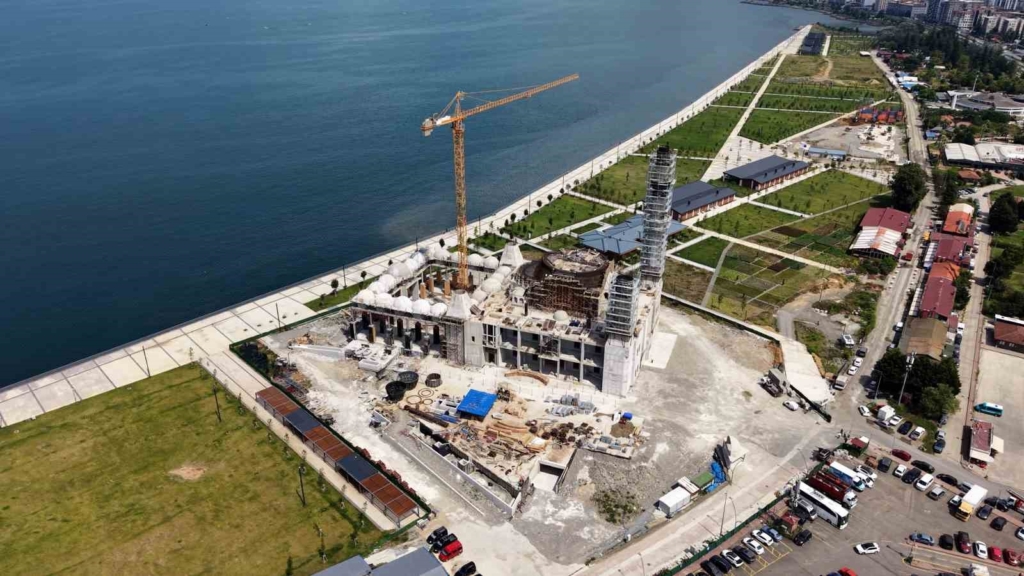 Recep Tayyip Erdoğan Camii hızla yükseliyor