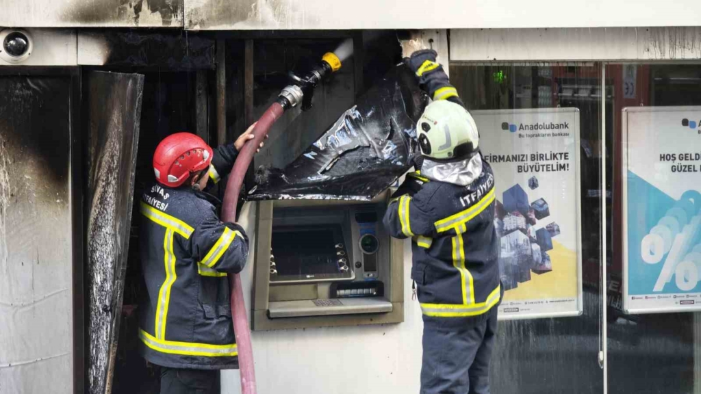 ATM’de çıkan yangın paniğe neden oldu