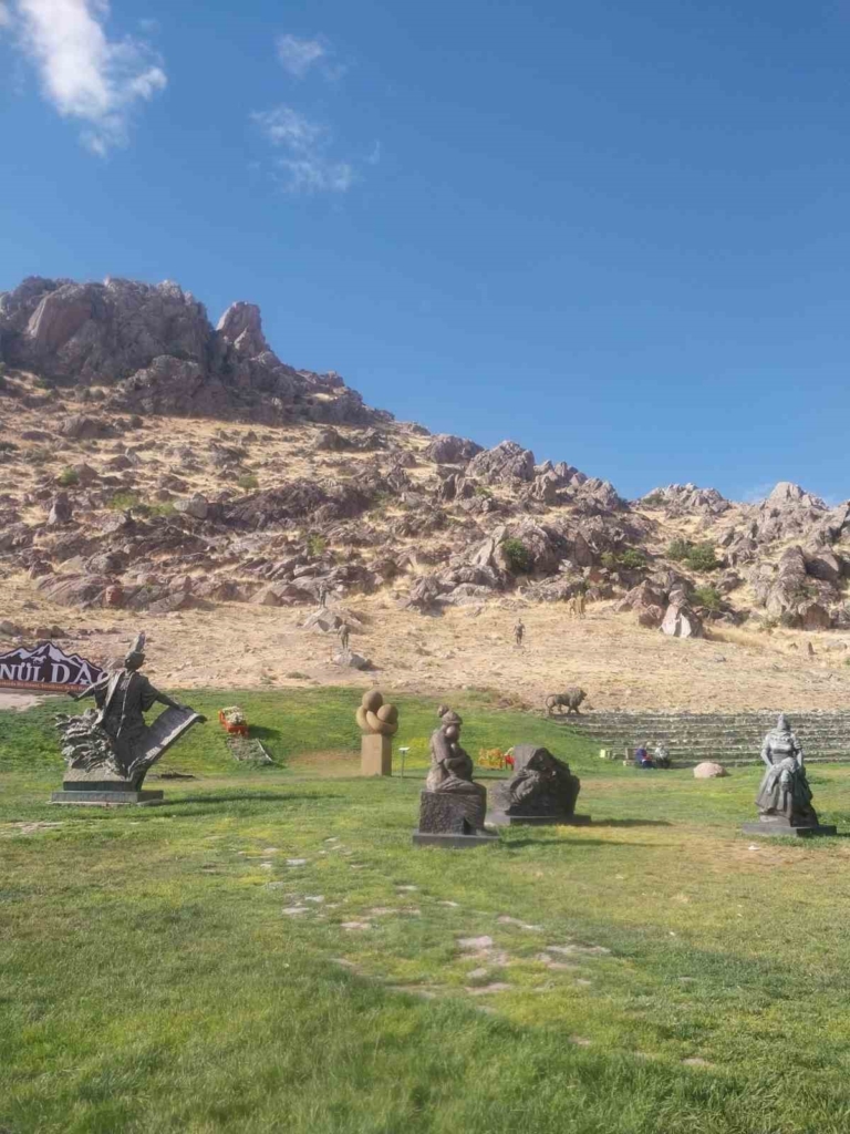 Sivrihisar’daki heykel müzesi turistlerin ilgisini çekiyor