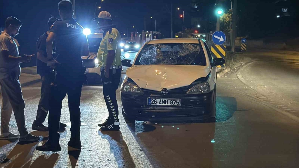 Eskişehir’de otomobil ile motosiklet çarpıştı: 2 yaralı