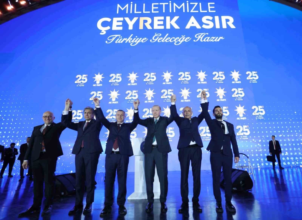 Cumhurbaşkanı Erdoğan: "Allah ömür ve sağlık verirse daha nice yıllar Türkiye’ye hizmet mücadelesi içinde olacağım"