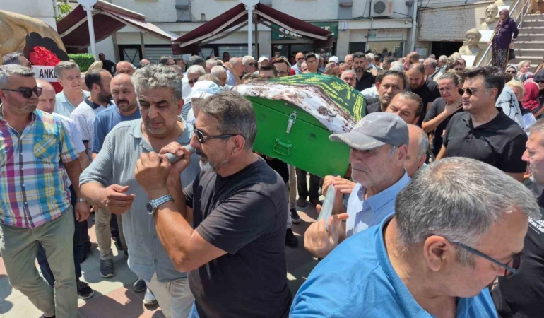Eskişehir’de kazada hayatını kaybeden Zarife Ercan son yolculuğuna uğurlandı