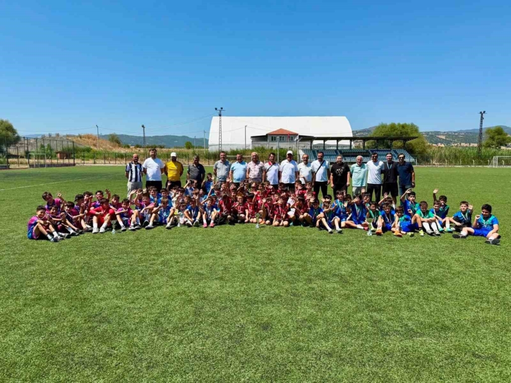 Hisarcık’ta "Ethem Bal Kupası U10 Futbol Turnuvası" sona erdi