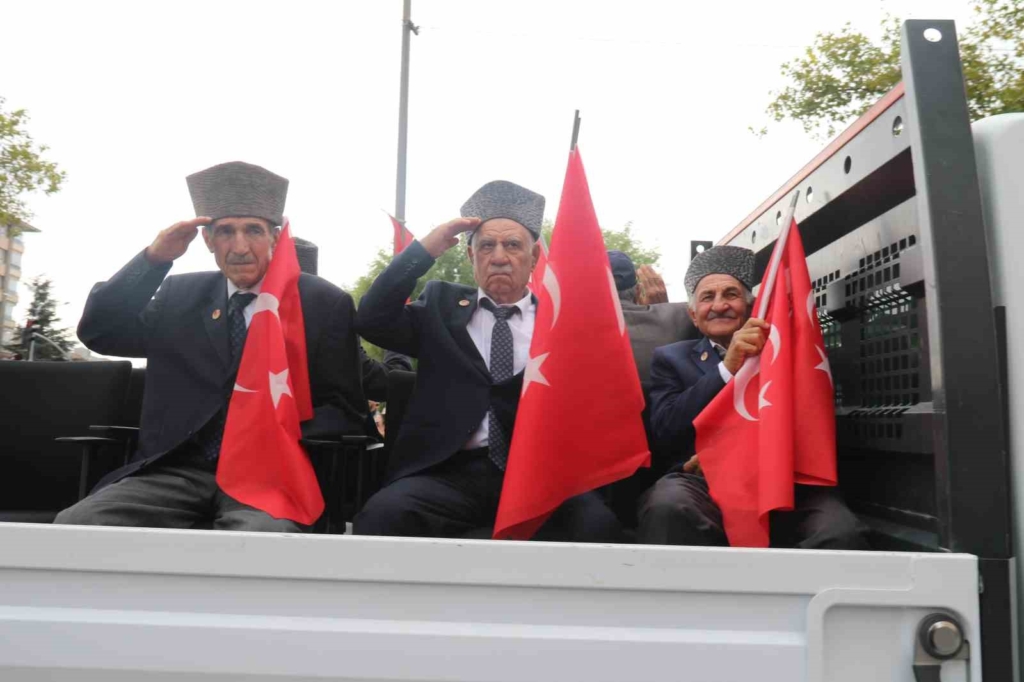 Eskişehir’de Zafer Bayramı törenlerle kutlandı