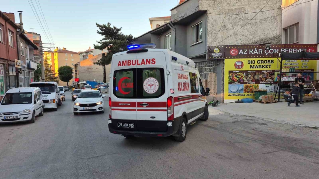 Eskişehir’de otomobile yandan çarpan bisikletli çocuk yaralandı
