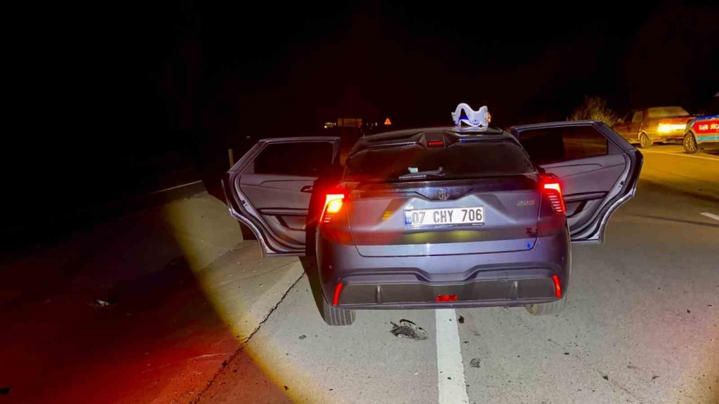 Otomobille hafif ticari araç çarpıştı:8 yaralı