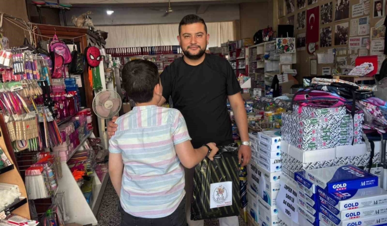 Sivrihisar Bakkallar Esnaf Odası’ndan ihtiyaç sahibi öğrencilere kırtasiye desteği