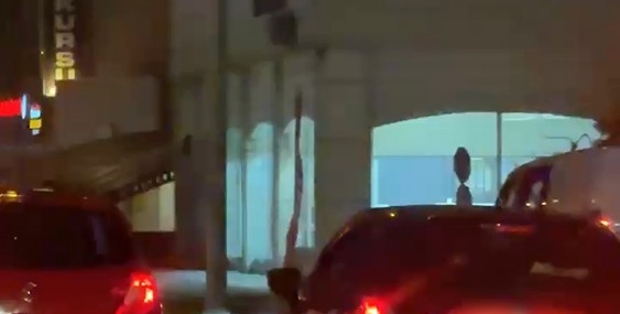 Makas atarak trafiği tehlikeye soktu, gözden kayboldu