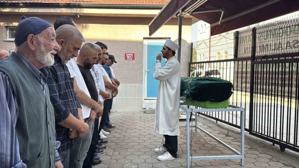 Arkadaşı tarafından bıçaklanarak öldürülen esnaf son yolculuğuna uğurlandı
