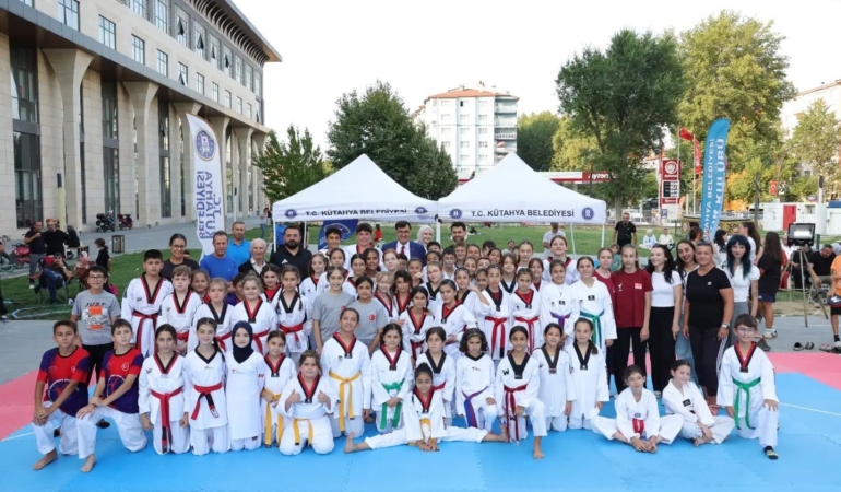 Minik tekvandocular Kütahya’da dostluk müsabakalarında buluştu