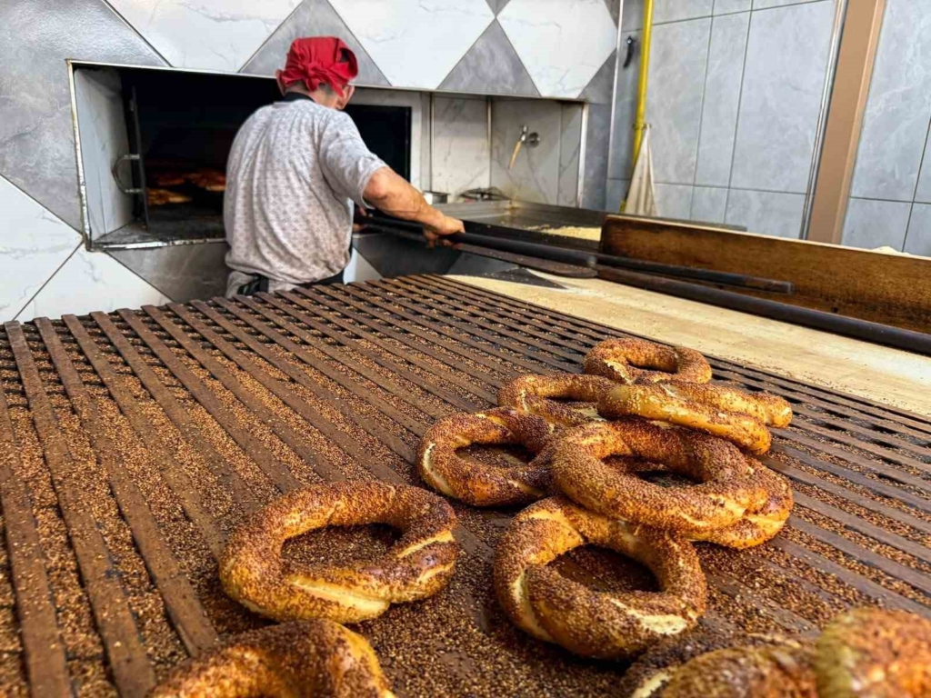 Eskişehir’de soyadıyla mesleği özdeşleşen simit ustası
