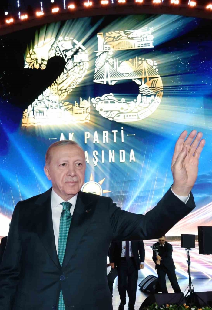 Cumhurbaşkanı Erdoğan: "Allah ömür ve sağlık verirse daha nice yıllar Türkiye’ye hizmet mücadelesi içinde olacağım"