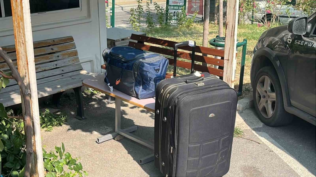 Valilik önündeki şüpheli valizler ekipleri alarma geçirdi.. Gerçek sonradan çıktı