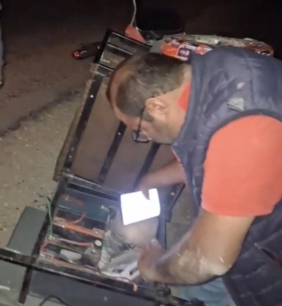 Engelli aracı ile kaza yapan vatandaşın yardımına vatandaşlar koştu