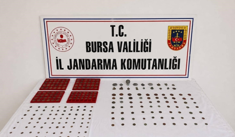 Bursa’da tarihi eser kaçakçısı 255 sikke ve 18 objeyle yakalandı
