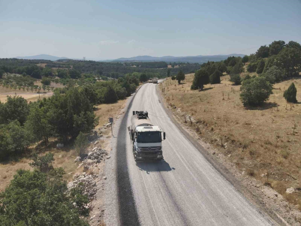 Büyükşehir Harmancık’ta da yolları yeniliyor
