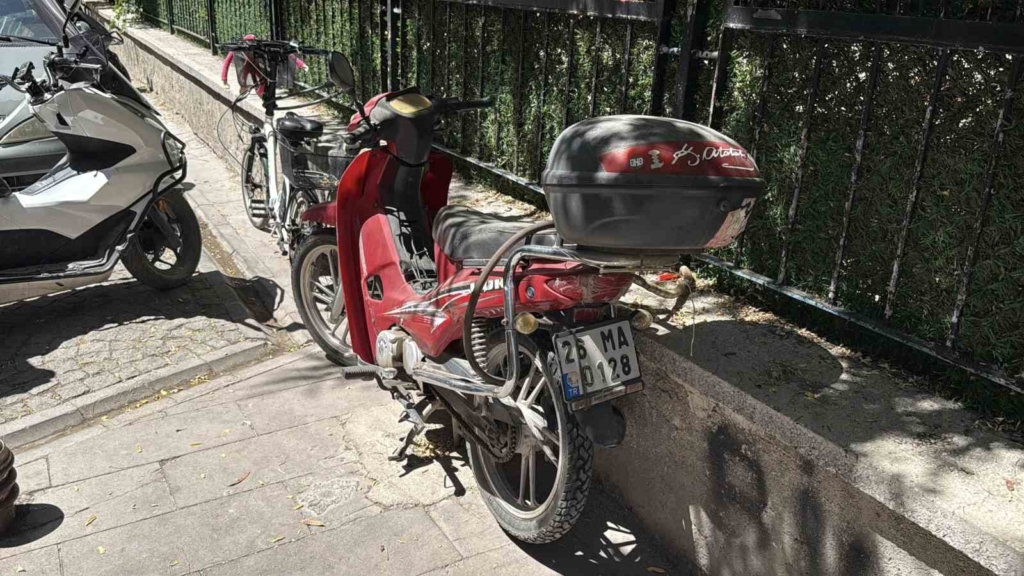 Park halinde bulunan çalıntı motorla alakalı inceleme başlatıldı