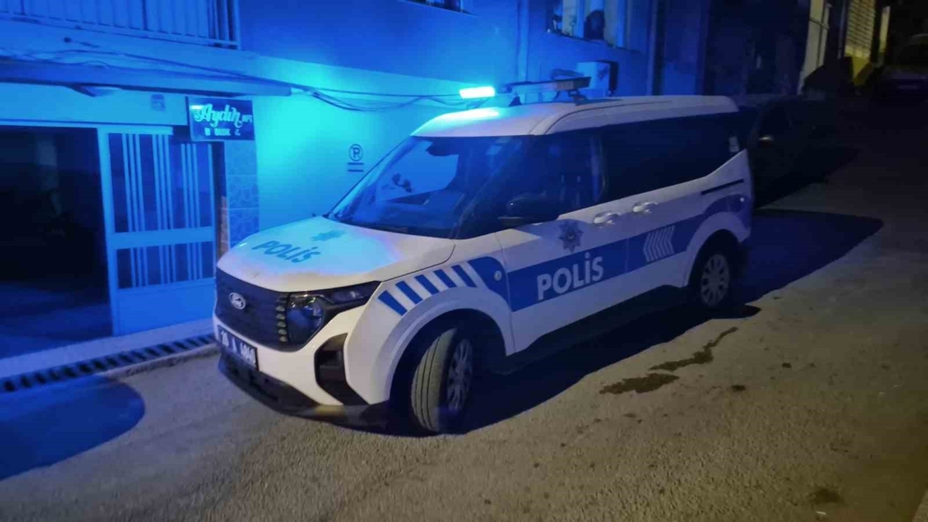 Polise mukavemet gösteren genç ters kelepçe yapılarak gözaltına alındı