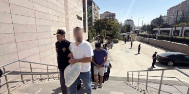 Eskişehir merkezli dev dolandırıcılık operasyonunda yakalanan 90 şüpheli adliyeye sevk edildi
