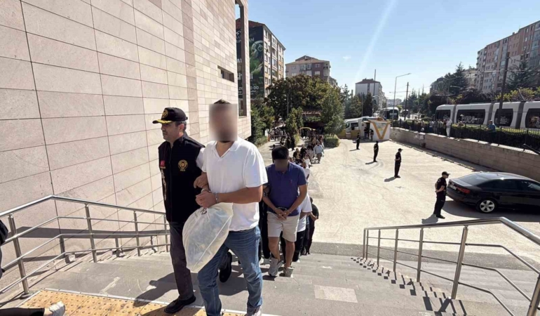 Eskişehir merkezli dolandırıcılık operasyonunda 90 şüpheli adliyeye sevk edildi