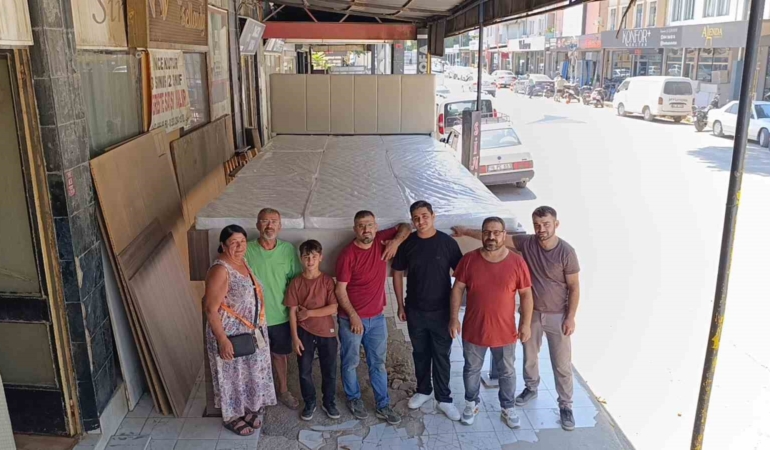 İnegöl’de sosyal medya fenomenleri için 9 günde dev mobilyalar üretildi
