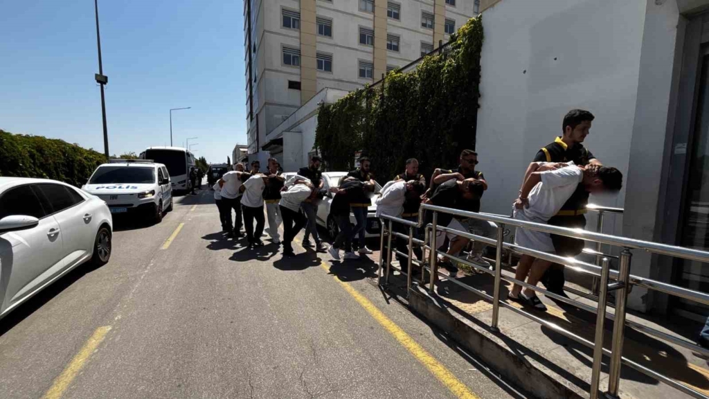 Adana’daki kadın cinayetinde 13 tutuklama: Katil zanlısı İstanbul’da petshopta yakalandı