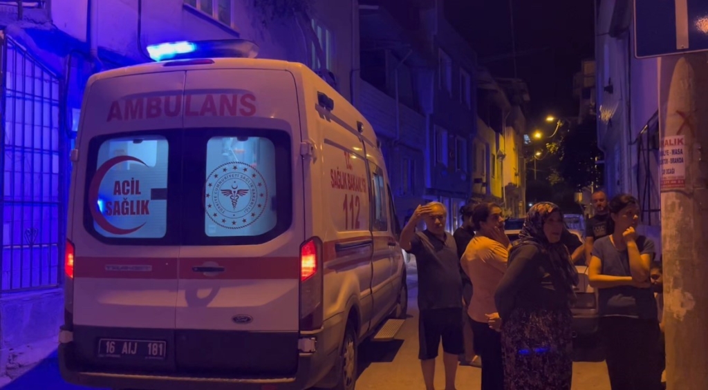 Kavgaya oyuncak kılıçla gelmişler