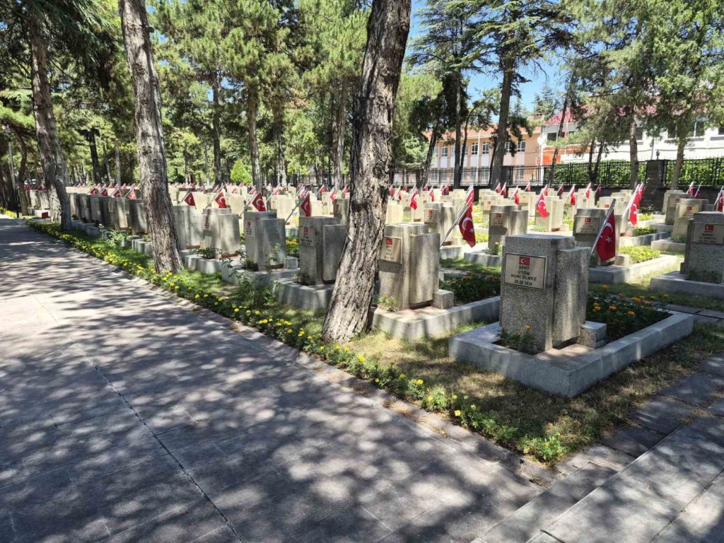 Şehitlik anı defterindeki duygusal yazılar