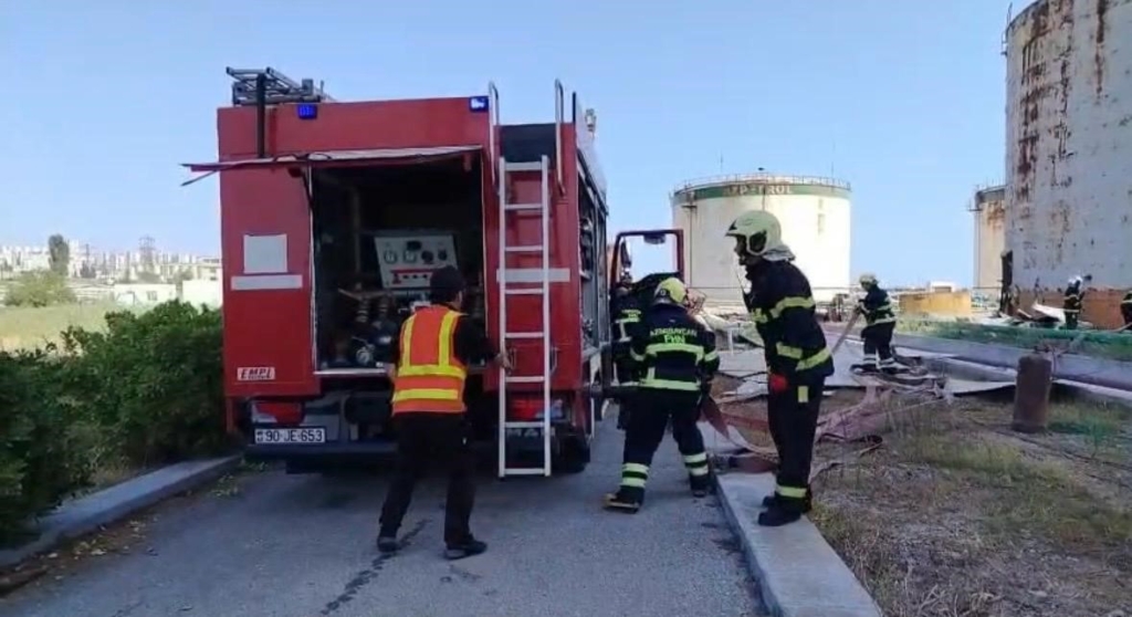 Azerbaycan’da petrol tankında çıkan yangına hızlı müdahale