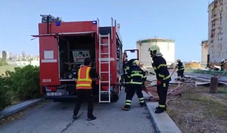 Bakü’de petrol tankındaki yangın kısa sürede söndürüldü