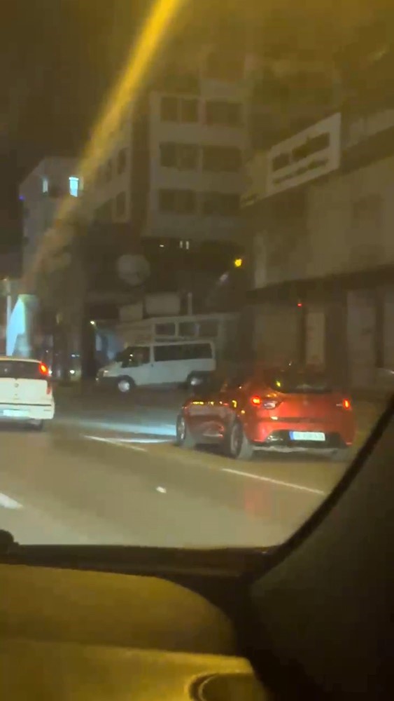 Makas atarak trafiği tehlikeye soktu, gözden kayboldu