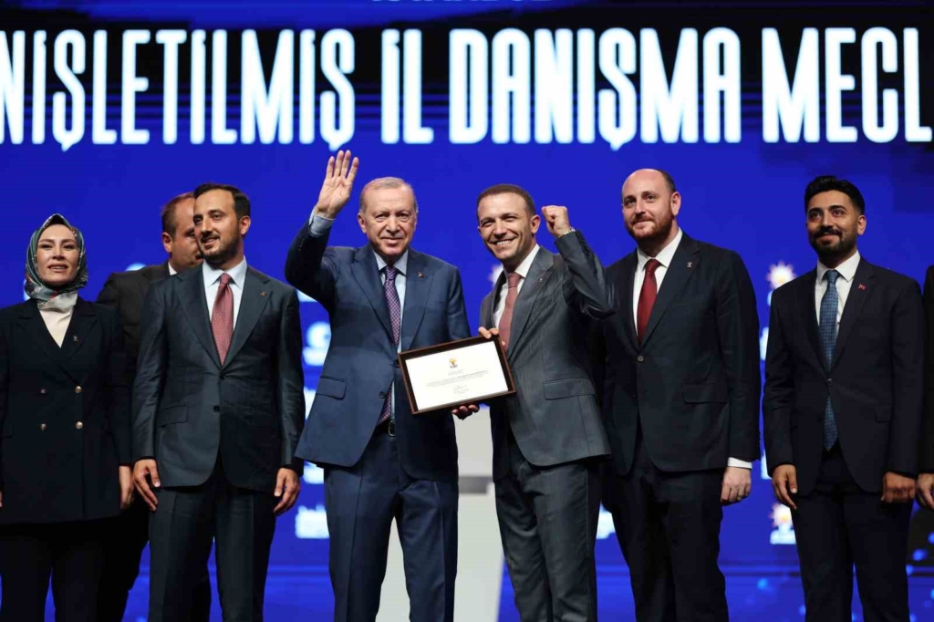 Tuzla, Çekmeköy ve Şile Belediye Başkanları AK Parti’ye katıldı