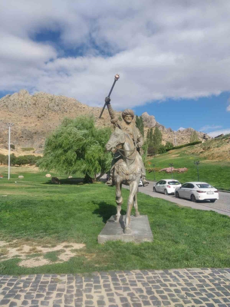Sivrihisar’daki heykel müzesi turistlerin ilgisini çekiyor