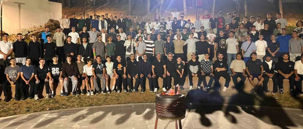 Rektör Kızıltoprak, Murat Dağı’nda gençlerle kamp ateşi başında buluştu