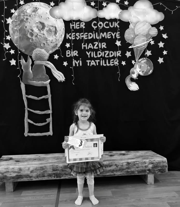 Havuza düşerek hayatını kaybeden minik Elif son yolculuğuna uğurlanıyor